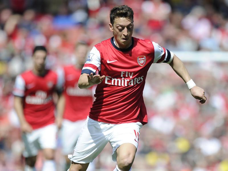 Mesut Özil spielt mit Arsenal gegen Beşiktaş
