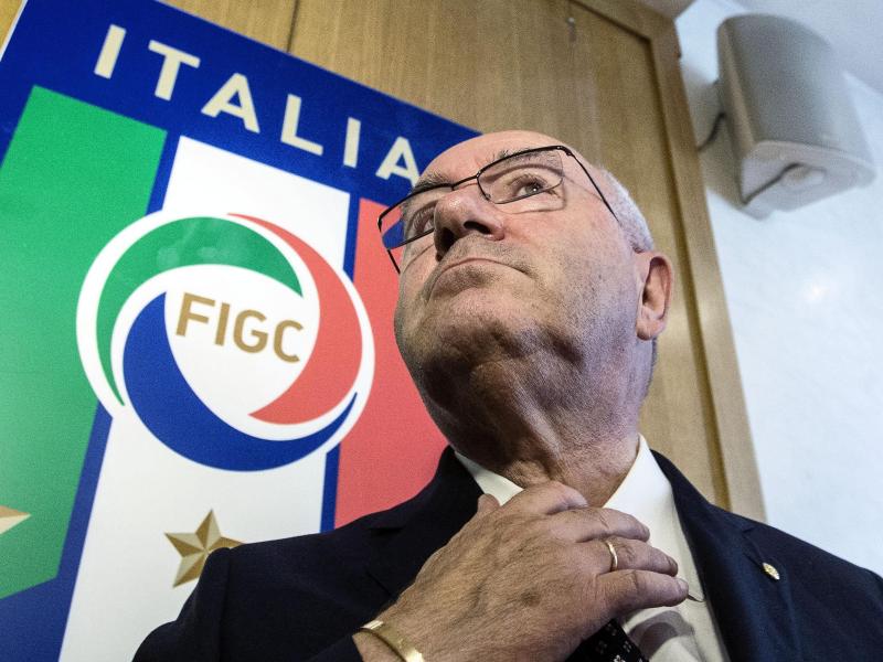Gegen FIGC-Präsident Carlo Tavecchio wird nach Rassismus-Vorwürfen ermittelt