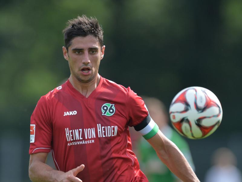 Hannovers Lars Stindl fällt für das Auftaktspiel in der Bundesliga aus. Foto: Carmen Jaspersen