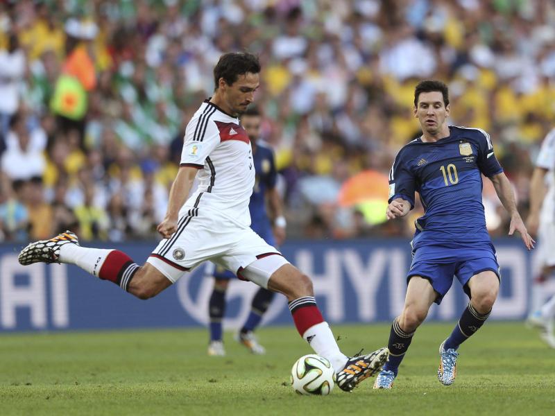 Mats Hummels (l) kann gegen Argentinien verletzungsbedingt nicht spielen. Foto: Marcelo Sayao