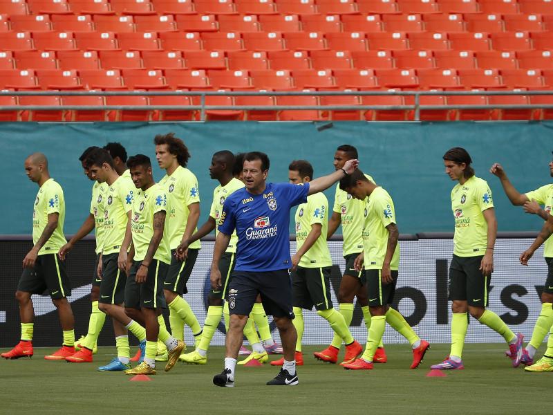 Trainer Dunga startet mit Brasiliens Nationalmannschaft den Neuanfang