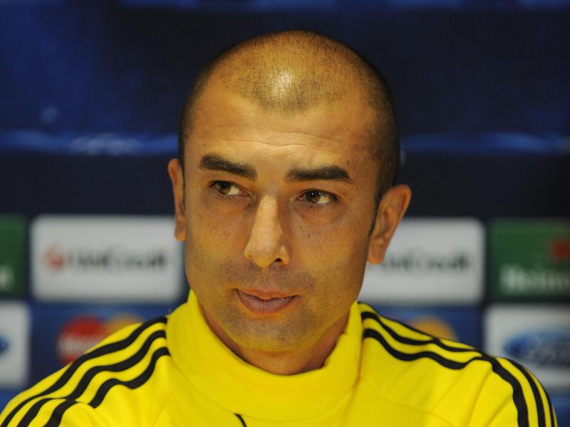 Der neue Trainer Roberto Di Matteo hat als Schwachpunkt von Schalke bereits die Abwehr ausgemacht. Foto: Andy Rain Der neue Trainer Roberto Di Matteo hat als Schwachpunkt von Schalke bereits die Abwehr ausgemacht. Foto: Andy Rain
