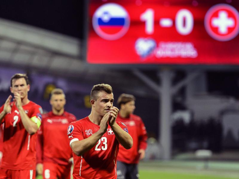Die Schweizer um Xherdan Shaqiri haben gegen Slowenien 0:1 verloren. Foto: Laurent Gillieron