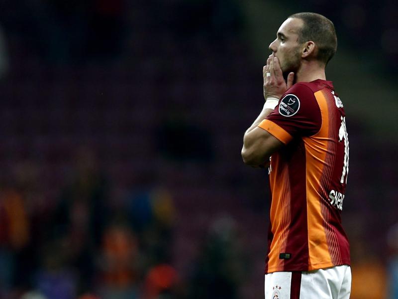 Der Verein von Wesley Sneijder wird zur Kasse gebeten.
