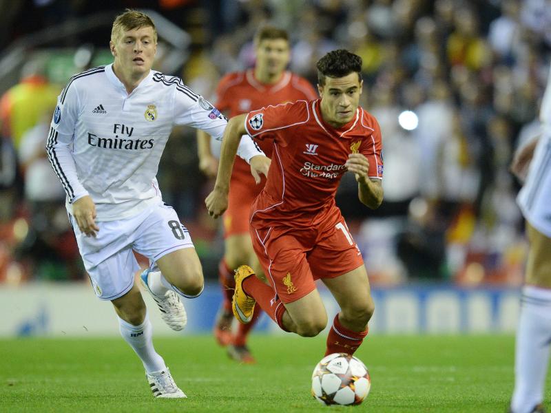 Real Madrids Toni Kroos (l) im Duell mit Liverpools Philippe Coutinho. Foto: Andy Rain