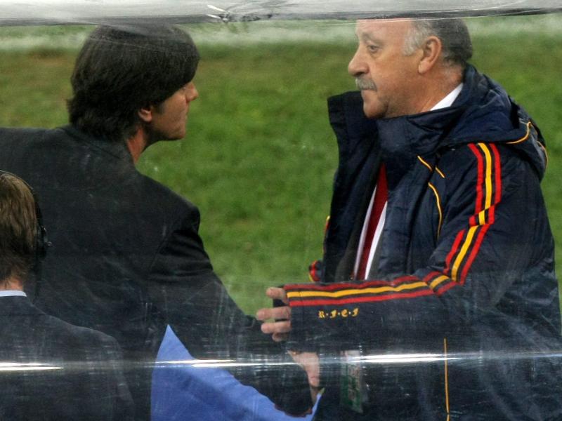 Die Teams von Vicente del Bosque (r.) und Joachim Löw trafen im WM-Halbfinale 2010 aufeinander Die Teams von Vicente del Bosque (r.) und Joachim Löw trafen im WM-Halbfinale 2010 aufeinander
