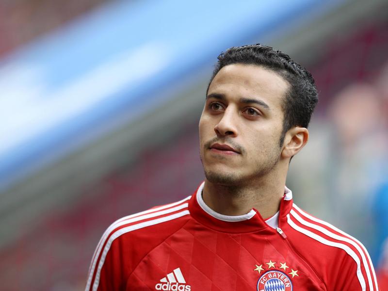 Bayern Münchens Thiago Alcántara fällt noch lange aus Bayern Münchens Thiago Alcántara fällt noch lange aus