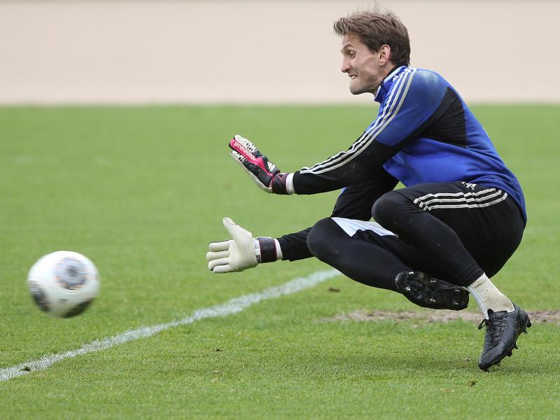 Torhüter Rene Adler trainiert beim HSV wieder mit der Mannschaft Torhüter Rene Adler trainiert beim HSV wieder mit der Mannschaft