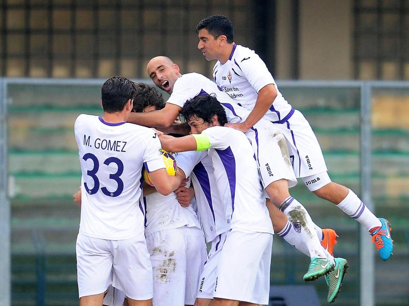 Die Fiorentina feiert, mittendrin Mario Gomez. Foto: Filippo Venezia
