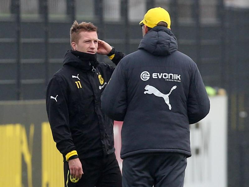 Dortmunds Trainer Jürgen Klopp (r.) stellte sich schützend vor Marco Reus