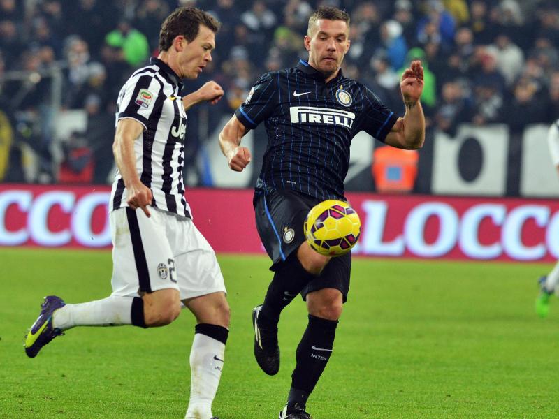 Lukas Podolski wurde in seinem ersten Spiel für Inter in der zweiten Halbzeit eingewechselt Lukas Podolski wurde in seinem ersten Spiel für Inter in der zweiten Halbzeit eingewechselt