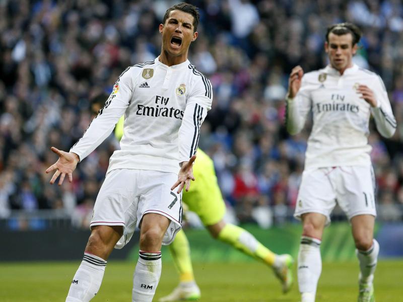 Real Madrids Superstar Cristiano Ronaldo ärgerte sich über seinen Teamkollegen Gareth Bale (r.) Real Madrids Superstar Cristiano Ronaldo ärgerte sich über seinen Teamkollegen Gareth Bale (r.)
