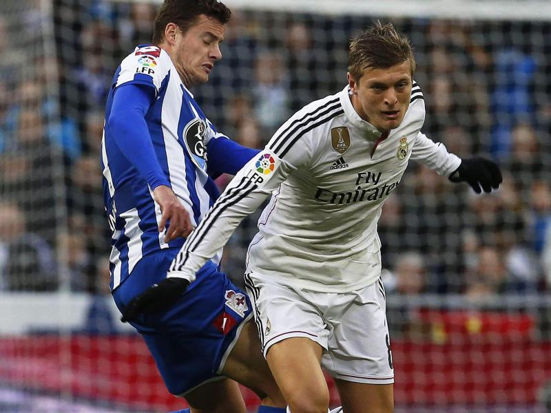 Toni Kroos (r.) warnt vor den Schalkern Toni Kroos (r.) warnt vor den Schalkern