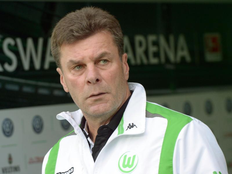 Wolfsburgs Trainer Dieter Hecking muss sich über die Aufstellung gegen Sporting Gedanken machen