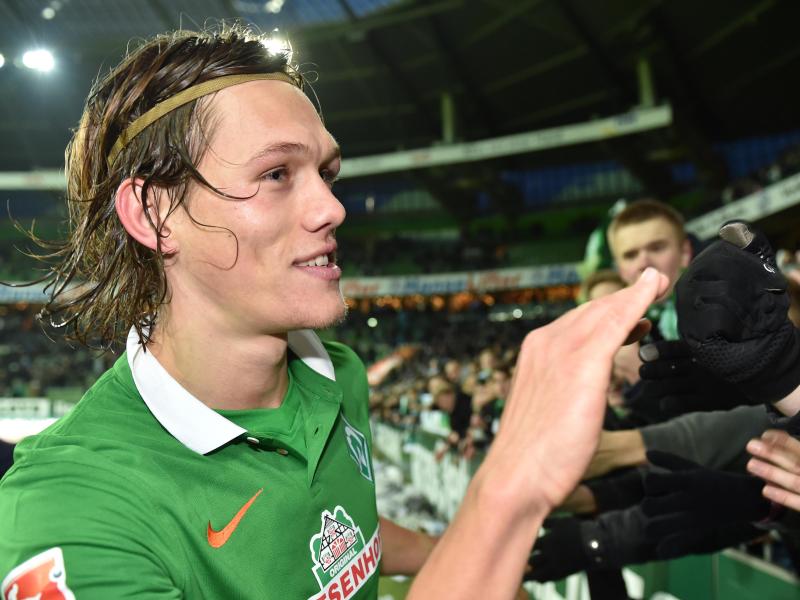 Die Bremen hoffen, dass Jannik Vestergaard gegen Wolfsburg spielen kann. Foto: Carmen Jaspersen