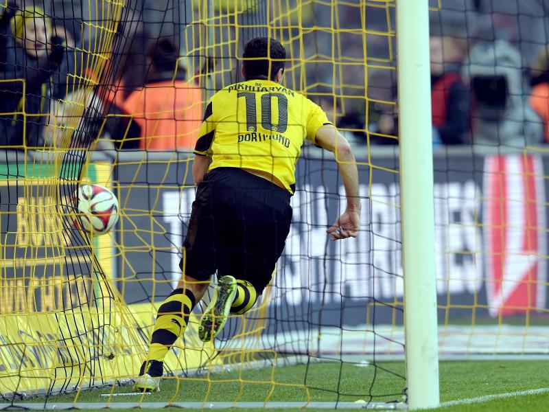 Henrikh Mkhitaryan erzielt das 2:0 gegen Schalke