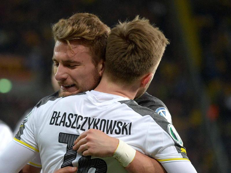 Dortmunds Ciro Immobile (hinten) sicherte mit seinen zwei Toren dem BVB den Sieg in Dresden