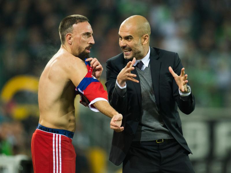 Bayern-Trainer Pep Guardiola (r.) setzt auf Franck Ribérys Leidenschaft