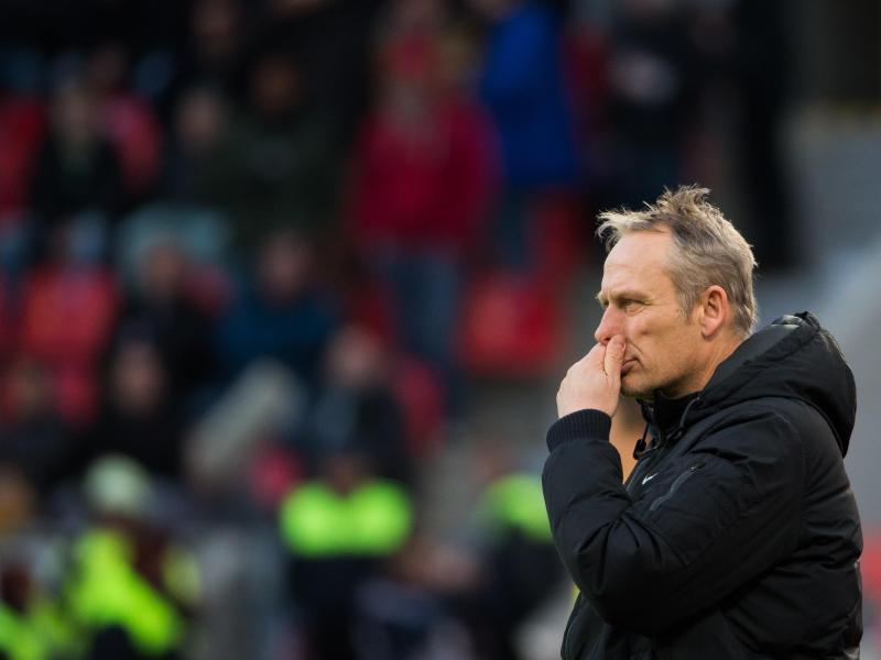 Freiburgs Trainer Christian Streich entschuldigt sich
