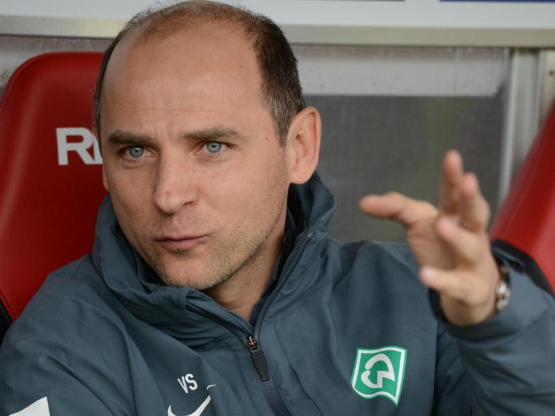 Werder-Trainer Viktor Skripnik nimmt die Schiedsrichter-Diskussion mit Humor Werder-Trainer Viktor Skripnik nimmt die Schiedsrichter-Diskussion mit Humor