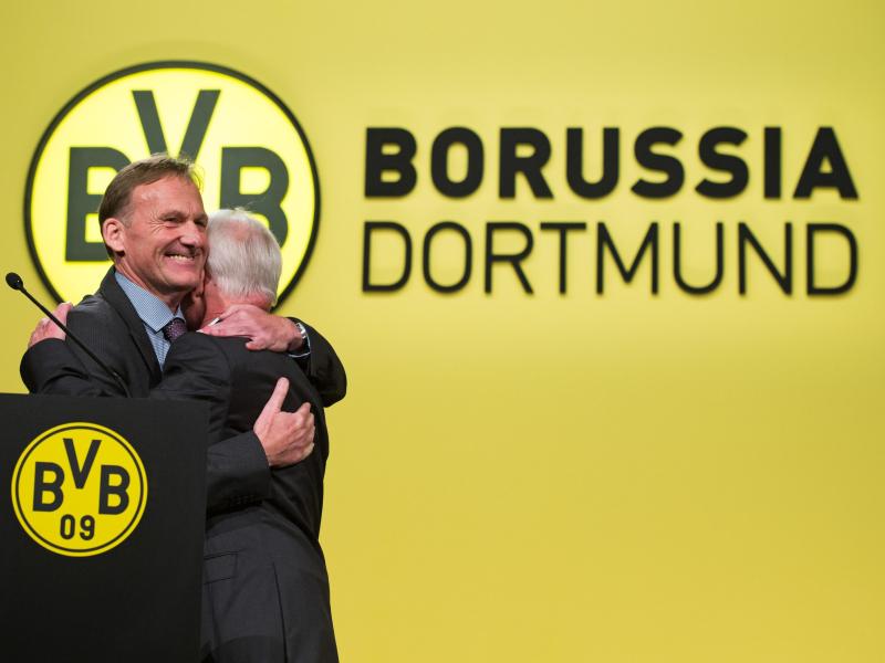 Hans-Joachim Watzke (l) und Reinhard Rauball erinnern sich an die Zeit vor zehn Jahren Hans-Joachim Watzke (l) und Reinhard Rauball erinnern sich an die Zeit vor zehn Jahren