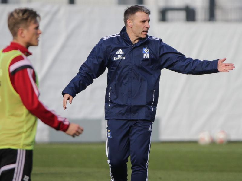 Peter Knäbel zieht die Zügel beim HSV-Training spürbar an