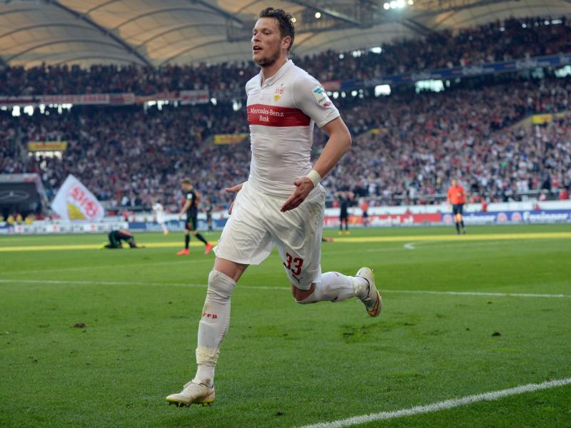 Daniel Ginczek entscheidet das Spiel für Stuttgart mit zwei Toren Daniel Ginczek entscheidet das Spiel für Stuttgart mit zwei Toren