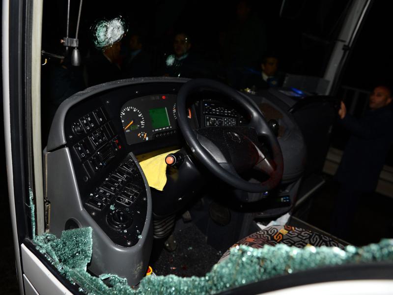Der Mannschaftsbus von Fenerbahce wurde beschossen