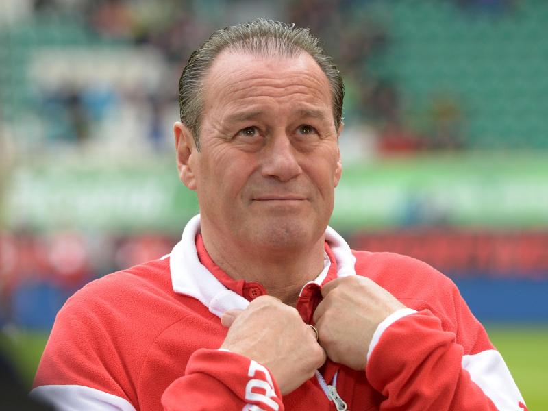 Stuttgarts Trainer Huub Stevens lässt sich von Berichten über seinen Nachfolger nicht aus dem Konzept bringen