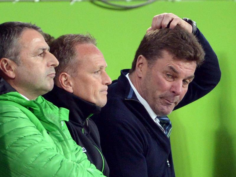 Wolfsburgs Trainer Dieter Hecking, Assistent Dirk Bremser und Manager Klaus Allofs (v.l.n.r.) waren geknickt