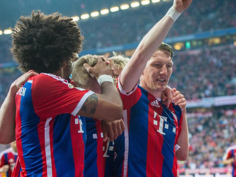 Bastian Schweinsteiger (r) erzielte für die Bayern den Treffer des Tages