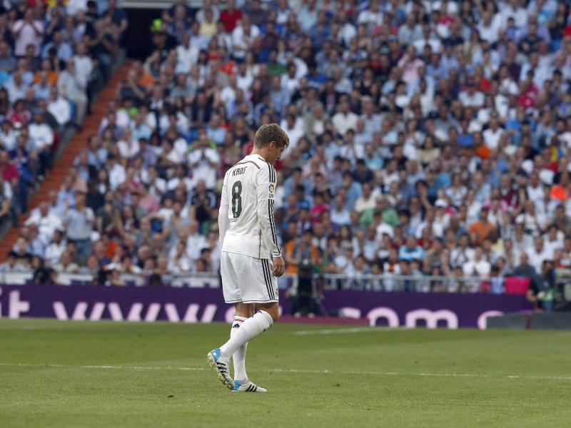 Toni Kroos musste den Platz bereits in der 25. Minute verletzt verlassen. Toni Kroos musste den Platz bereits in der 25. Minute verletzt verlassen.