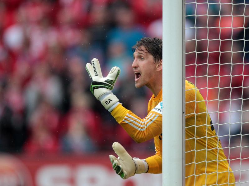 Keeper René Adler will mit dem HSV in der Bundesliga bleiben Keeper René Adler will mit dem HSV in der Bundesliga bleiben