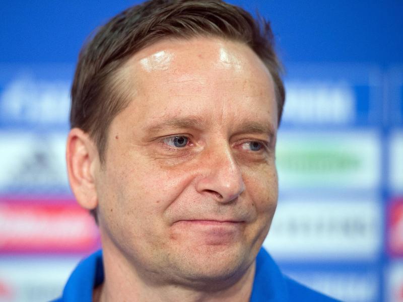 Manager Horst Heldt muss erneut einen neuen Trainer für den FC Schalke 04 suchen