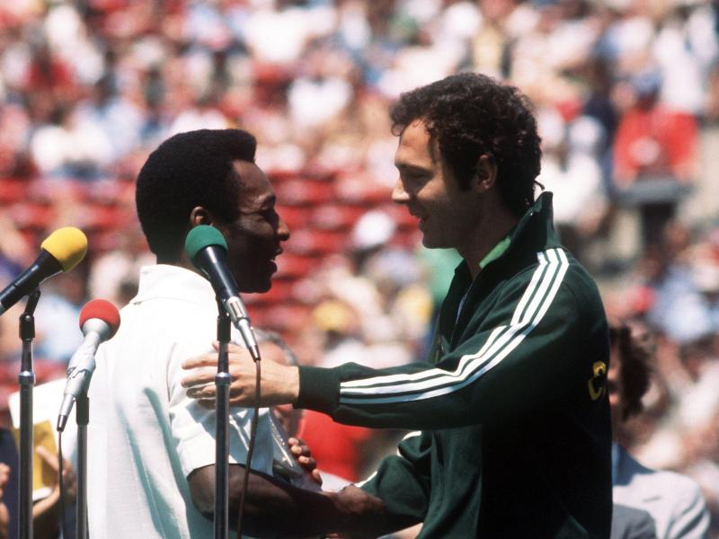 Pele und Franz Beckenbauer 1978 bei einer Veranstaltung von Cosmos New York