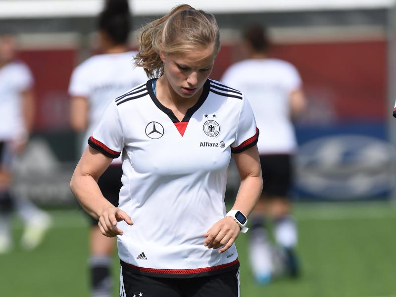 Tabea Kemme voll konzentriert beim DFB-Training in Winnipeg