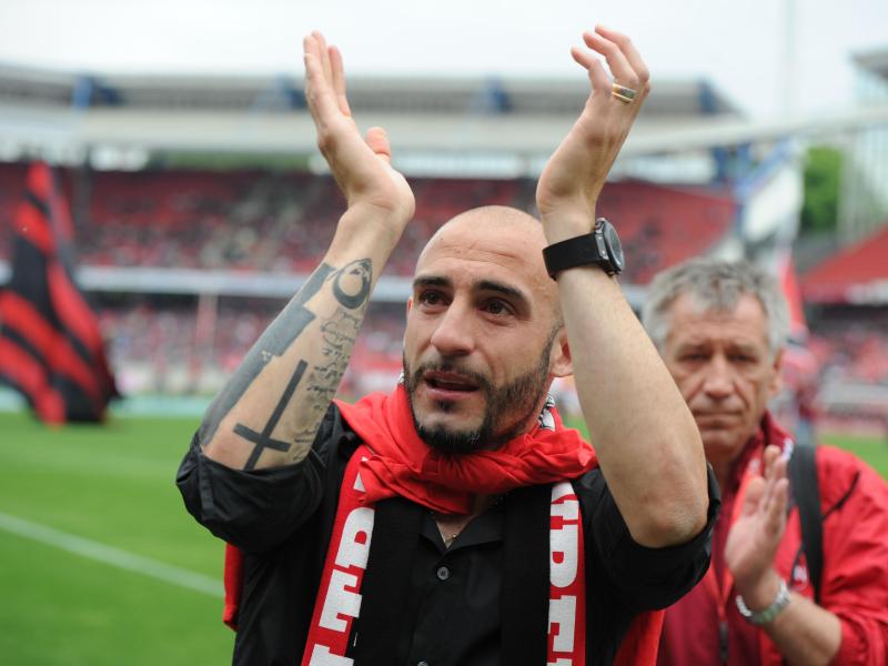 Javier Pinola spielt zehn Jahre für den Club Javier Pinola spielt zehn Jahre für den Club