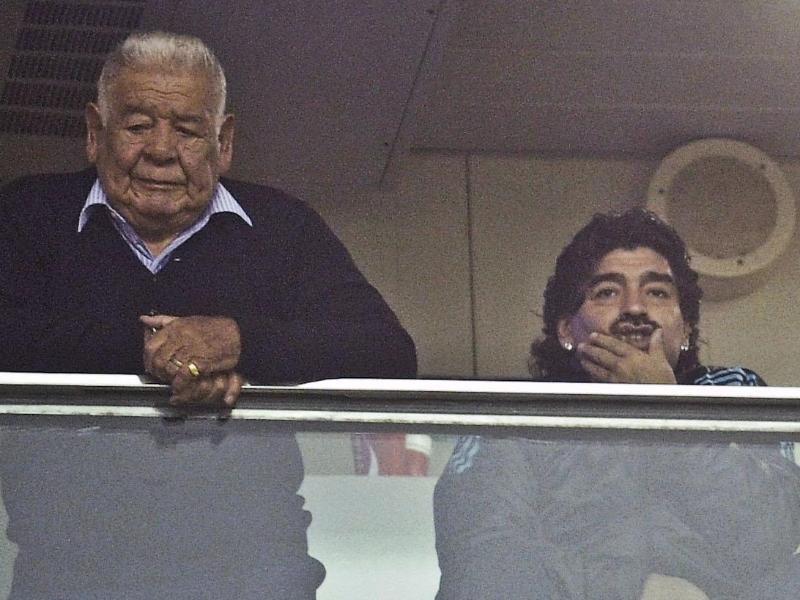 Fussball News Diego Maradonas Vater Gestorben