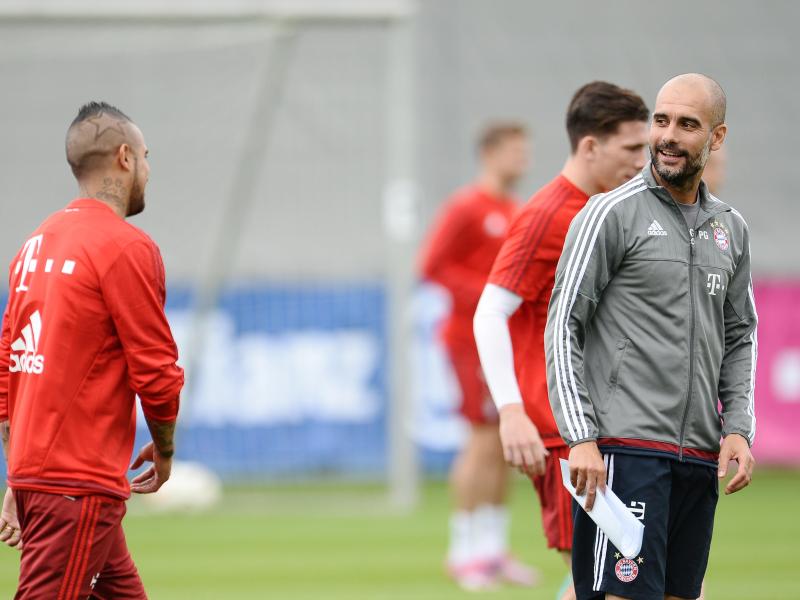 Durch den Transfer von Arturo Vidal (l.) kommt bei den Bayern Bewegung ins Team