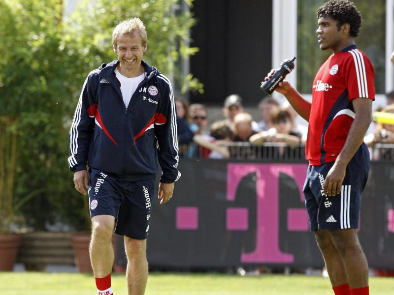 Trainer Jürgen Klinsmann (l) und Abwehrspieler Breno waren 2008 zusammen beim FC Bayern München