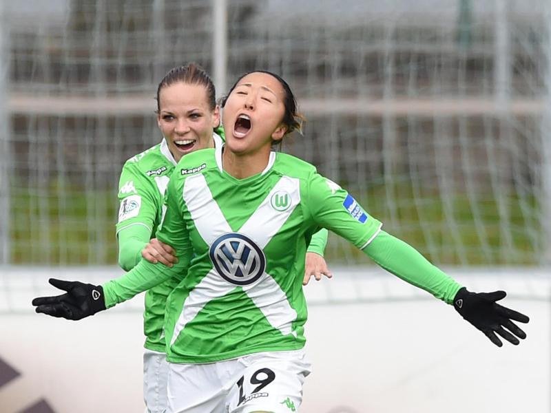 Yuki Ogimi (vorn) wechselt von Wolfsburg zum FFC Frankfurt