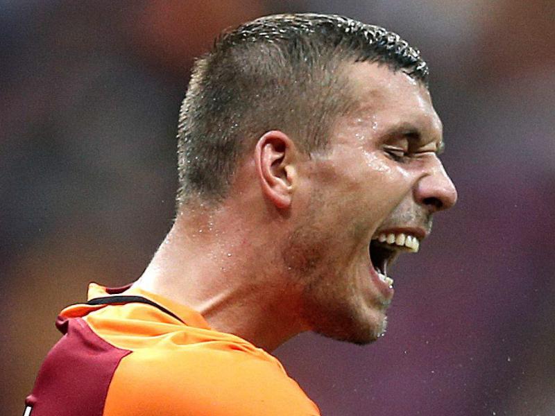 Lukas Podolski hatte den Ausgleich für Galatasaray mehrere Male auf dem Fuß Lukas Podolski hatte den Ausgleich für Galatasaray mehrere Male auf dem Fuß