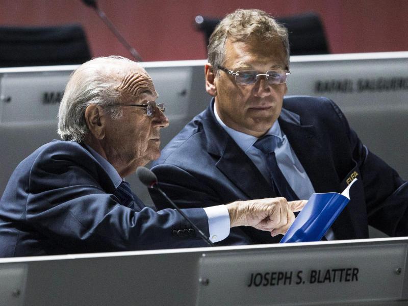 Jérôme Valcke (rechts) ist enger Weggefährte des scheidenden FIFA-Präsidenten Joseph Blatterr