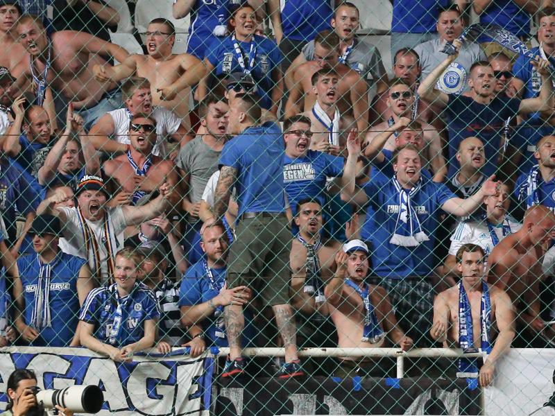 Ein Teil der Schalke-Fans will das BVB-Spiel boykottieren. Foto: Friso Gentsch