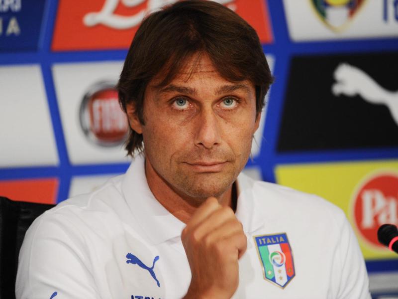 Italiens Nationaltrainer Antonio Conte fordert von Mario Balotelli mehr Kontinuität