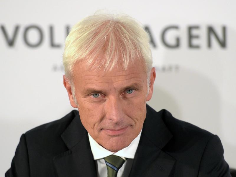 Matthias Müller, der neue Vorstandsvorsitzende der Volkswagen AG, stellt das Engagement im Fußball infrage. Foto: Julian Stratenschulte