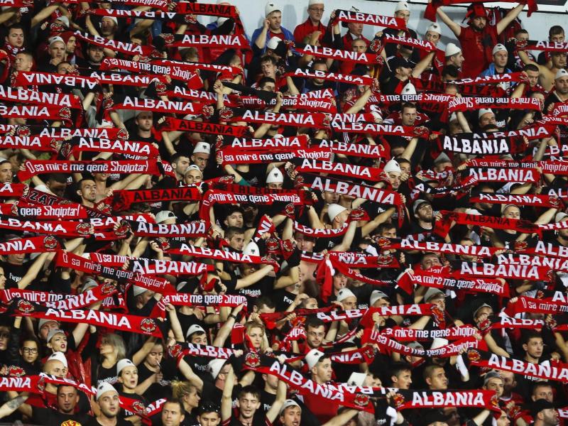 Albanien hat sich zum ersten Mal für eine EM-Endrunde qualifiziert