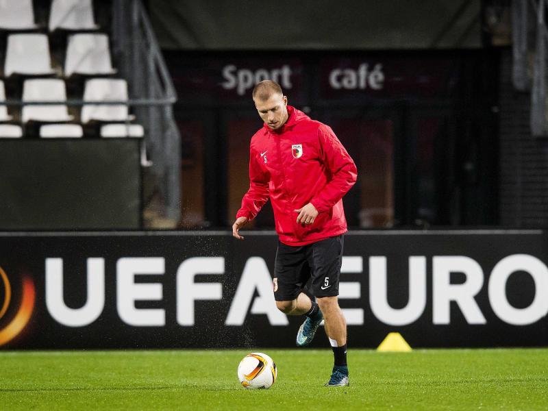 Der Augsburger Ragnar Klavan spielte früher für Alkmaar Der Augsburger Ragnar Klavan spielte früher für Alkmaar