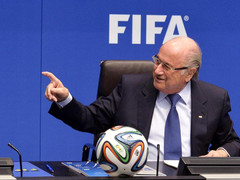 Joseph Blatter will sich nicht den Schwarzen Peter zuschieben lassen Joseph Blatter will sich nicht den Schwarzen Peter zuschieben lassen