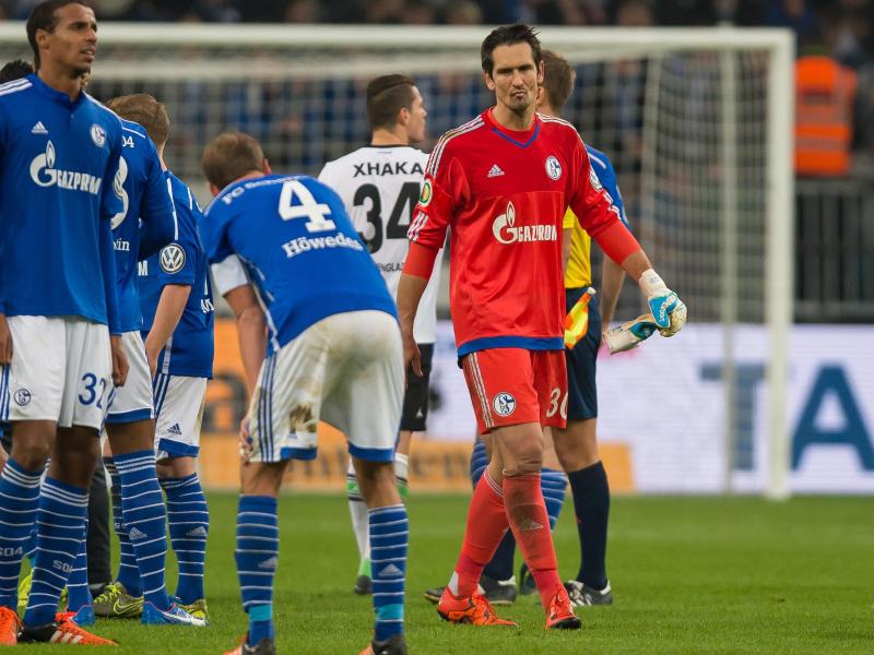 Michael Gspurning (r.) gab gegen Borussia Mönchengladbach sein Debüt im Schalker Tor